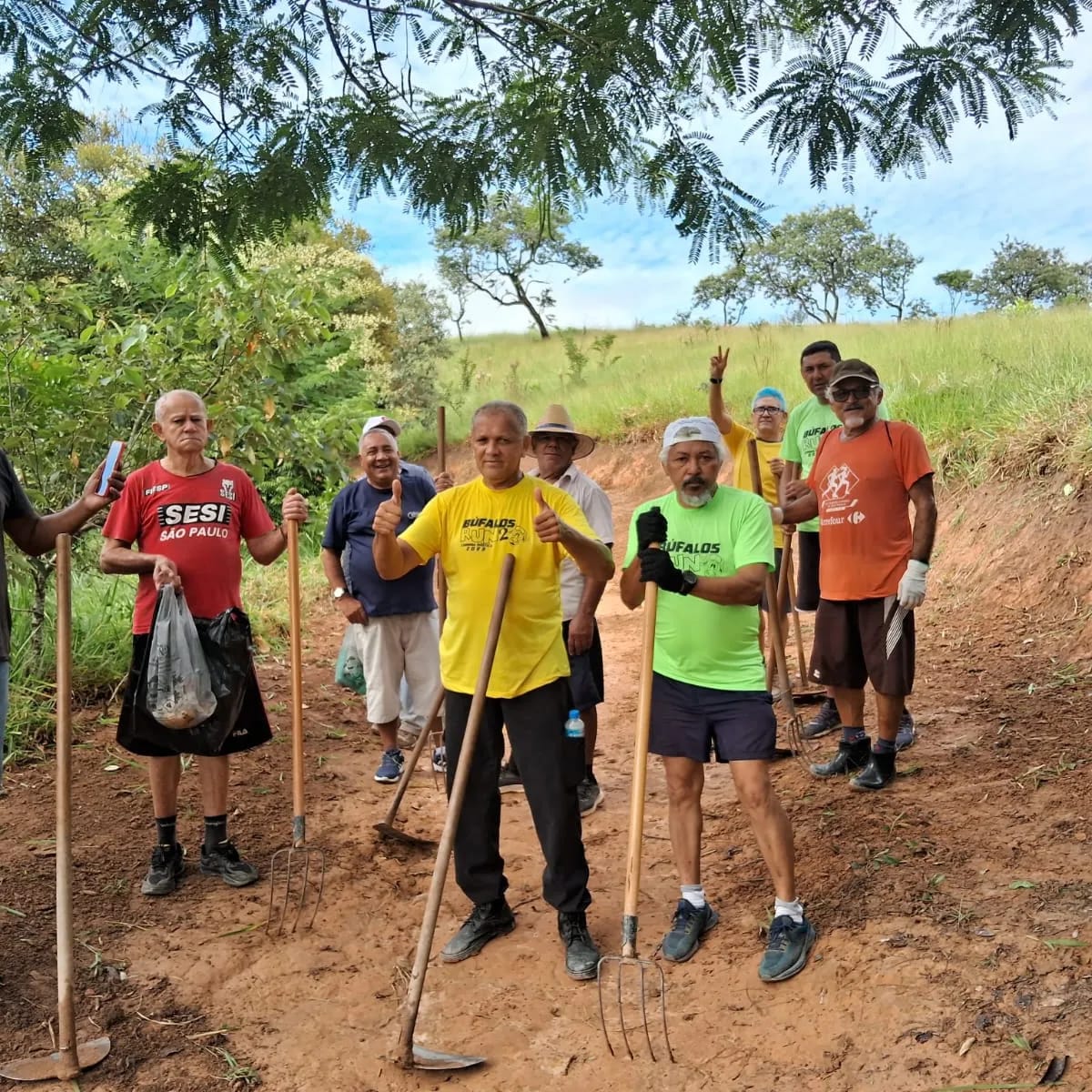 Imagem representando um plano de atividades com pessoas em um parque